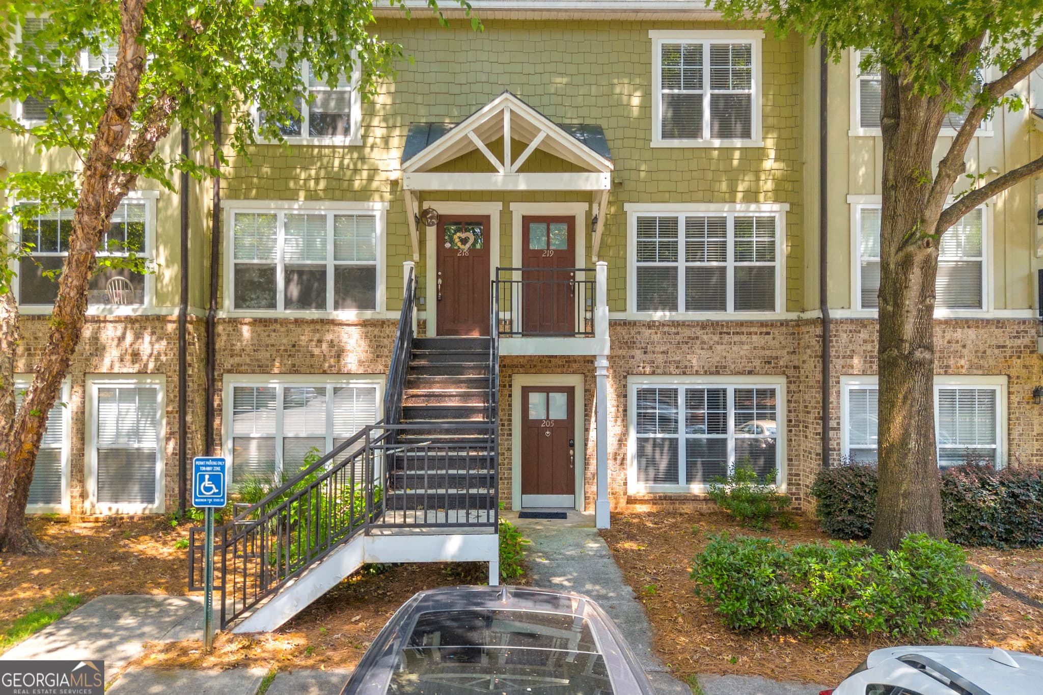 2 bedroom, 2 bathroom, 1,152 sq ft condominium for sale at 490 Barnett Shoals Road APT 205, Athens, GA 30605 — photo 2