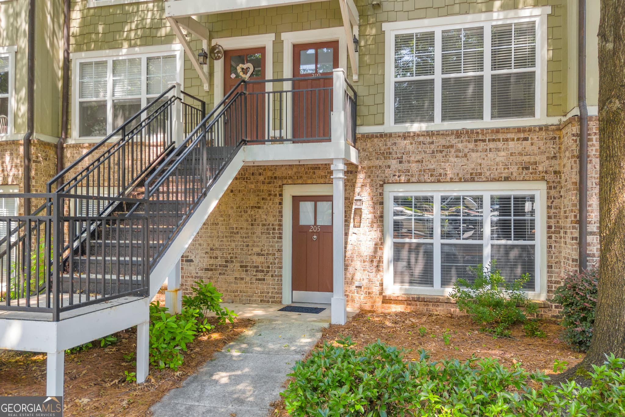 2 bedroom, 2 bathroom, 1,152 sq ft condominium for sale at 490 Barnett Shoals Road APT 205, Athens, GA 30605 — photo 3