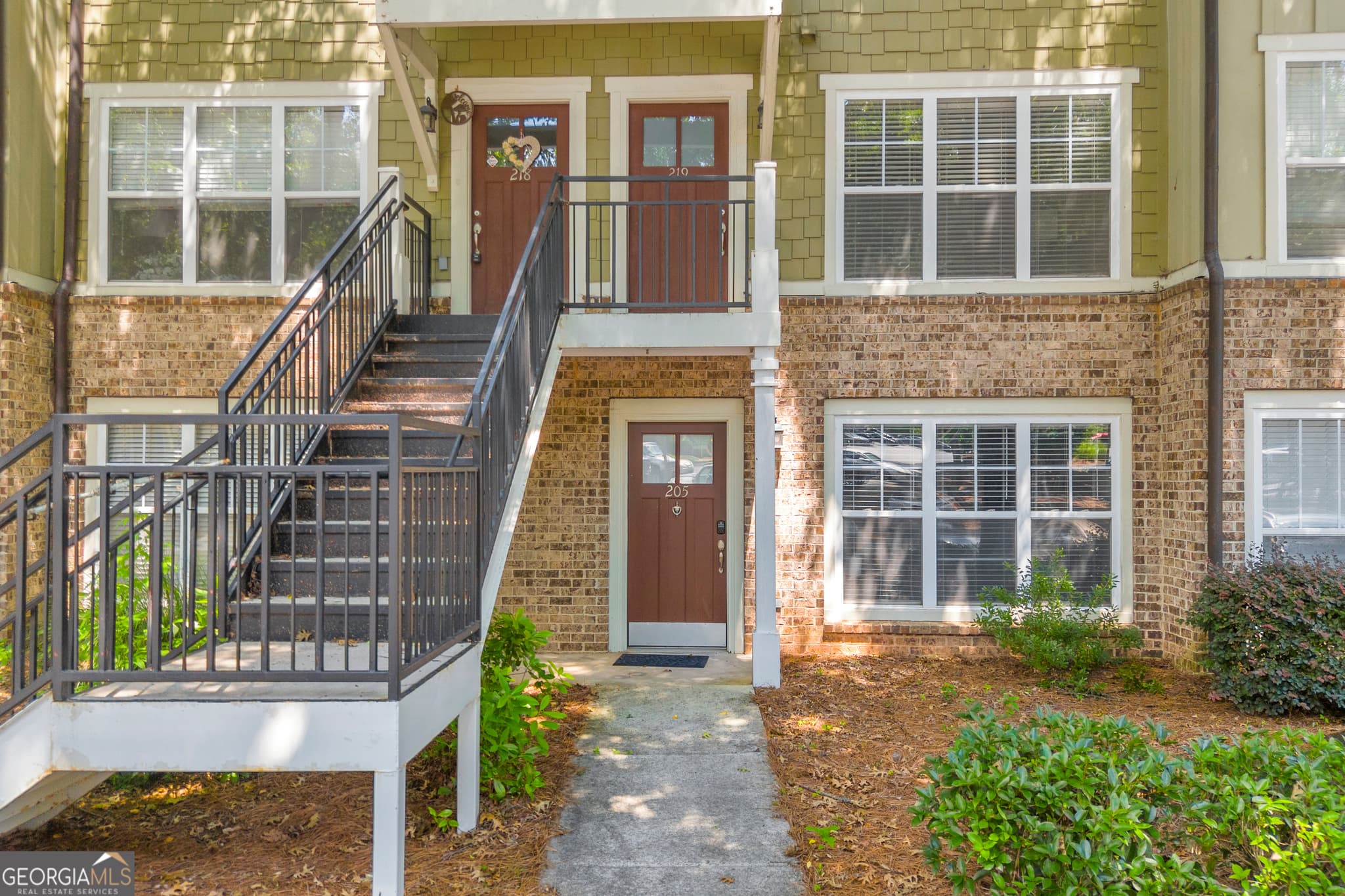 2 bedroom, 2 bathroom, 1,152 sq ft condominium for sale at 490 Barnett Shoals Road APT 205, Athens, GA 30605 — photo 1 of 42