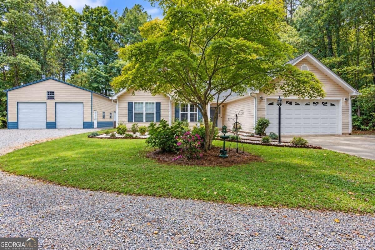 3 bedroom, 2 bathroom, 1,389 sq ft single family residence for sale at 2205 Maris Way, Monroe, GA 30655 — photo 2