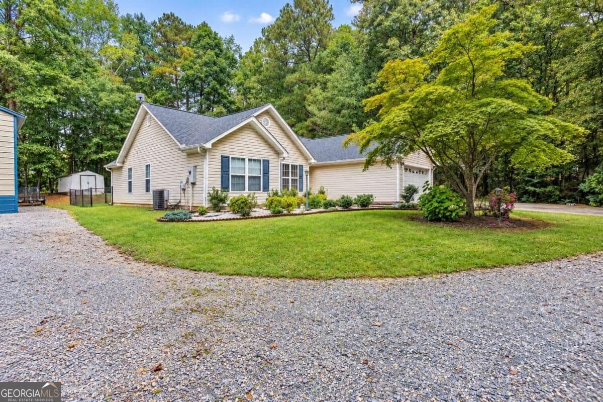 3 bedroom, 2 bathroom, 1,389 sq ft single family residence for sale at 2205 Maris Way, Monroe, GA 30655 — photo 1 of 31