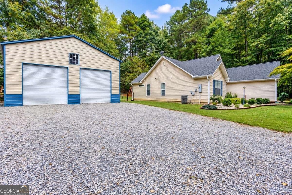 3 bedroom, 2 bathroom, 1,389 sq ft single family residence for sale at 2205 Maris Way, Monroe, GA 30655 — photo 5