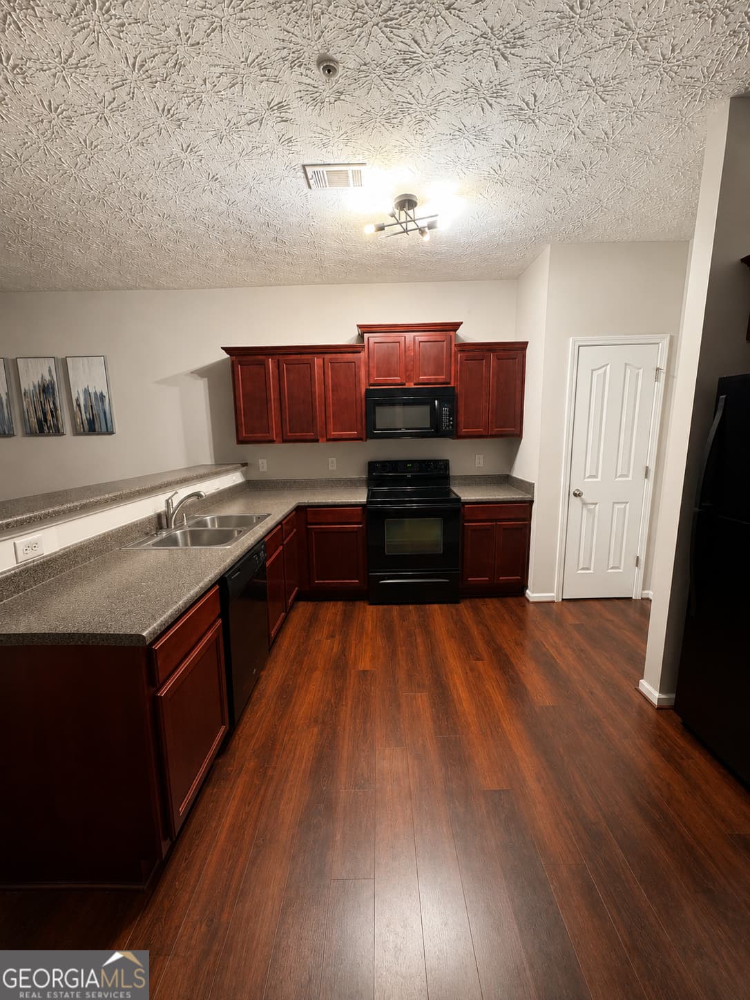 4 bedroom, 2.5 bathroom, 2,004 sq ft loft,townhouse for sale at 3856 Augustine Place, Rex, GA 30273 — photo 6