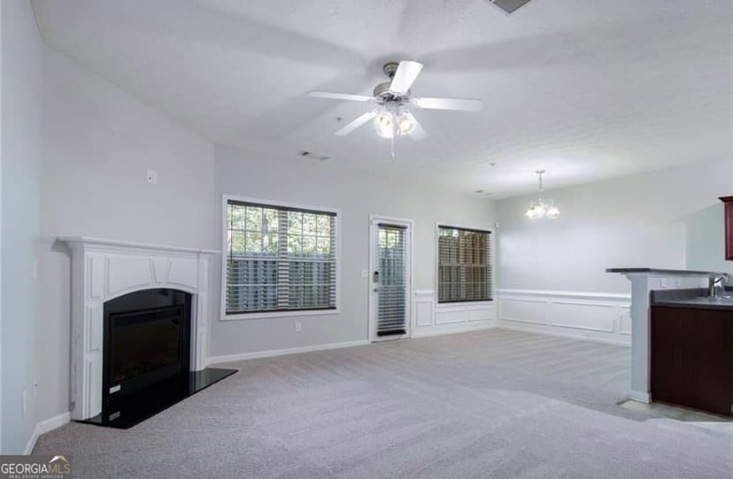 4 bedroom, 2.5 bathroom, 2,004 sq ft loft,townhouse for sale at 3856 Augustine Place, Rex, GA 30273 — photo 9