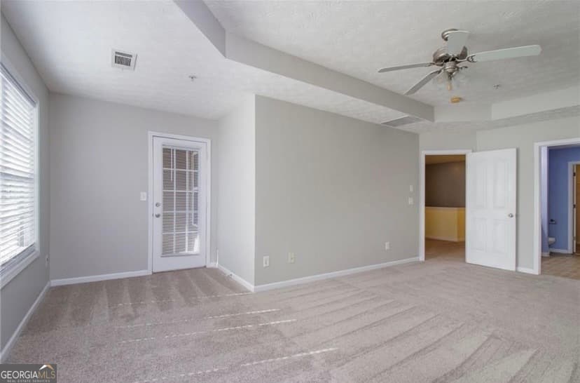 4 bedroom, 2.5 bathroom, 2,004 sq ft loft,townhouse for sale at 3856 Augustine Place, Rex, GA 30273 — photo 8