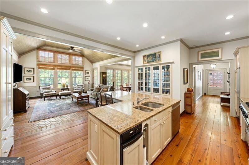 6 bedroom, 5 bathroom, 6,327 sq ft single family residence for sale at 10180 Capps Ferry Road, Chattahoochee Hills, GA 30268 — photo 6