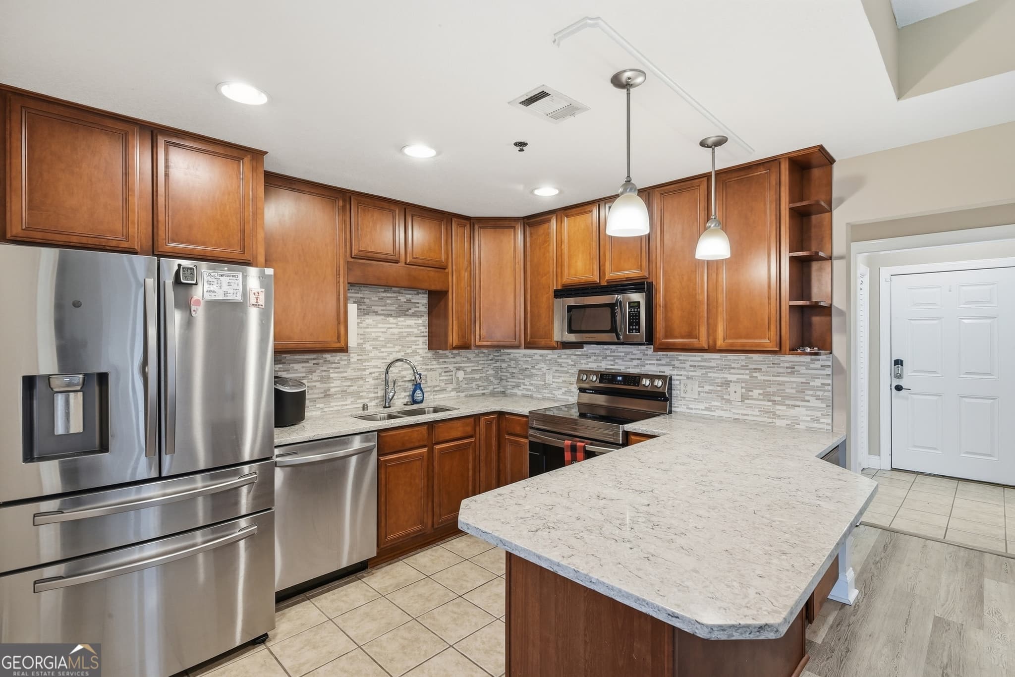 3 bedroom, 3 bathroom, 1,460 sq ft condominium for sale at 91 Screven Street B204, Darien, GA 31305 — photo 4