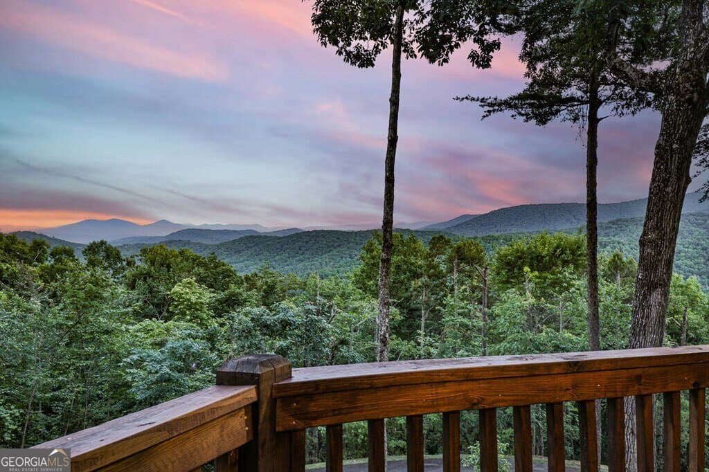 4 bedroom, 3.5 bathroom, 3,150 sq ft cabin,single family residence for sale at 175 Cochise Road 19, Blue Ridge, GA 30513 — photo 2