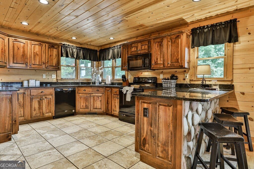 4 bedroom, 3.5 bathroom, 3,150 sq ft cabin,single family residence for sale at 175 Cochise Road 19, Blue Ridge, GA 30513 — photo 7