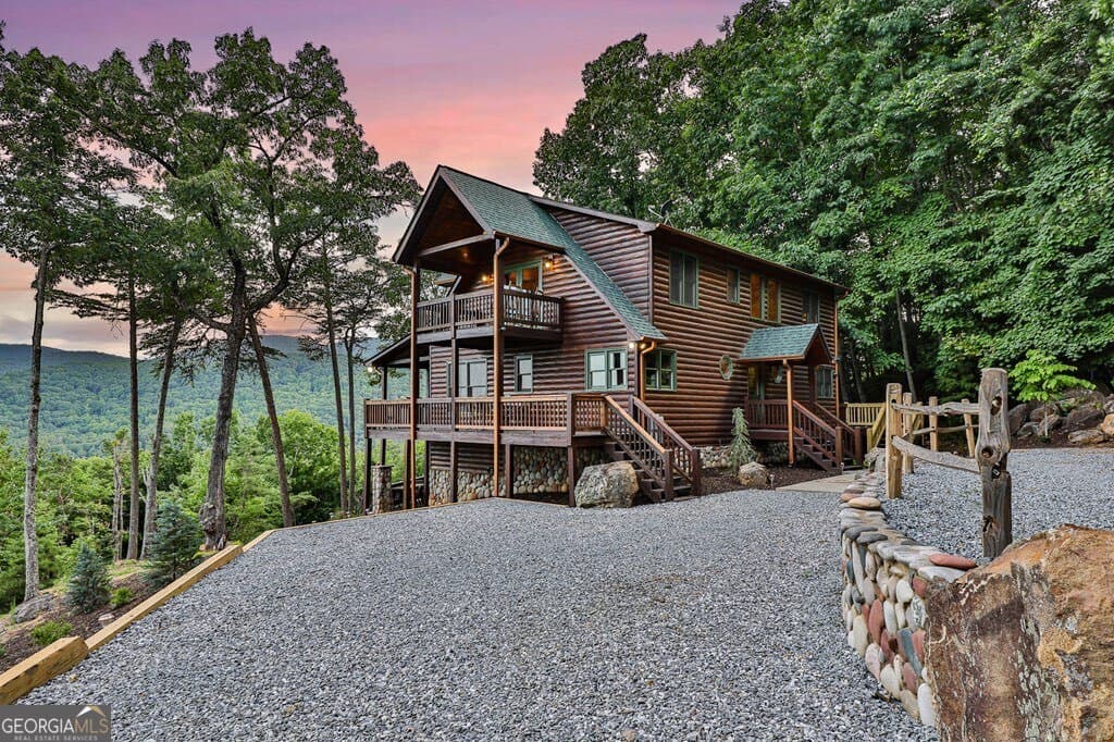 4 bedroom, 3.5 bathroom, 3,150 sq ft cabin,single family residence for sale at 175 Cochise Road 19, Blue Ridge, GA 30513 — photo 5