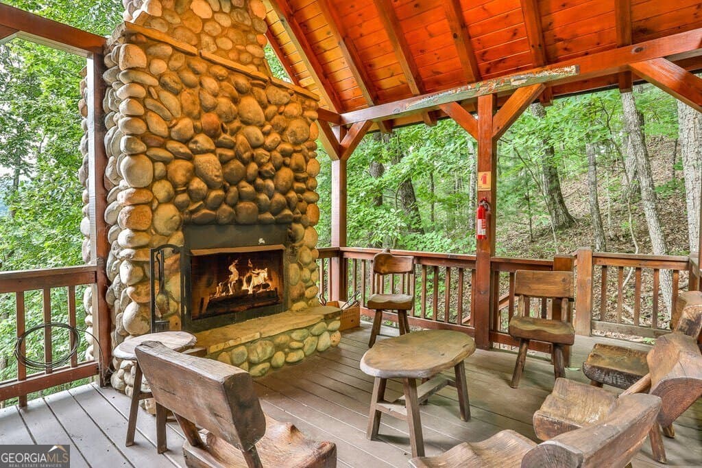 4 bedroom, 3.5 bathroom, 3,150 sq ft cabin,single family residence for sale at 175 Cochise Road 19, Blue Ridge, GA 30513 — photo 10