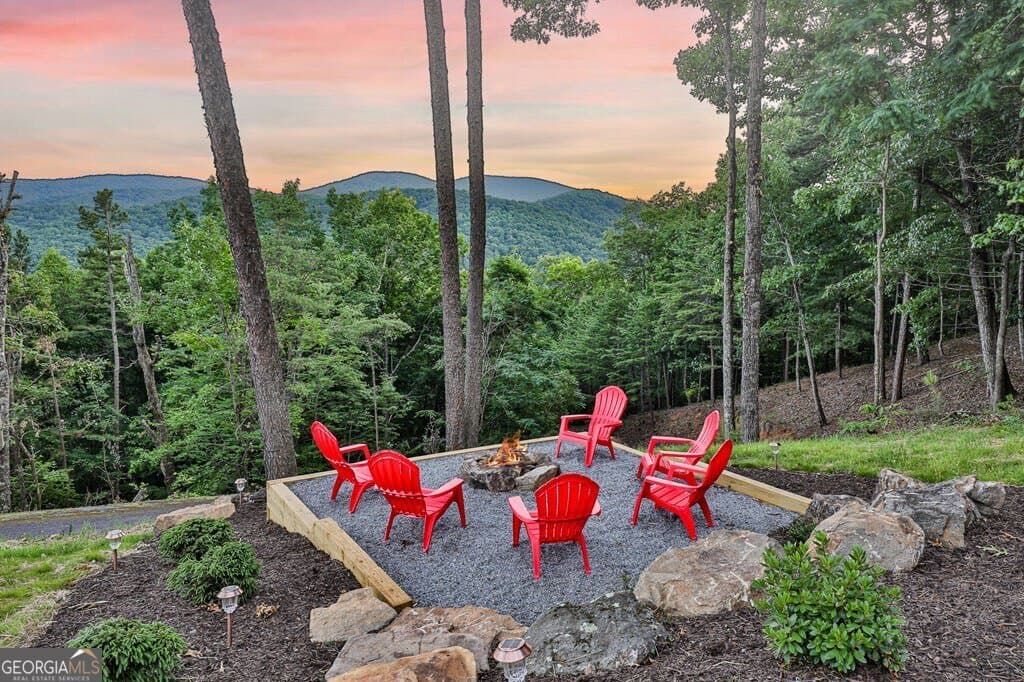 4 bedroom, 3.5 bathroom, 3,150 sq ft cabin,single family residence for sale at 175 Cochise Road 19, Blue Ridge, GA 30513 — photo 4