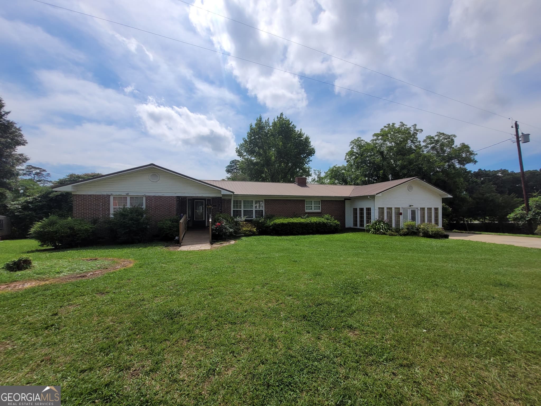 3 bedroom, 2 bathroom, 1,929 sq ft single family residence for sale at 1140 Lafayette Hwy, Roanoke, AL 36274