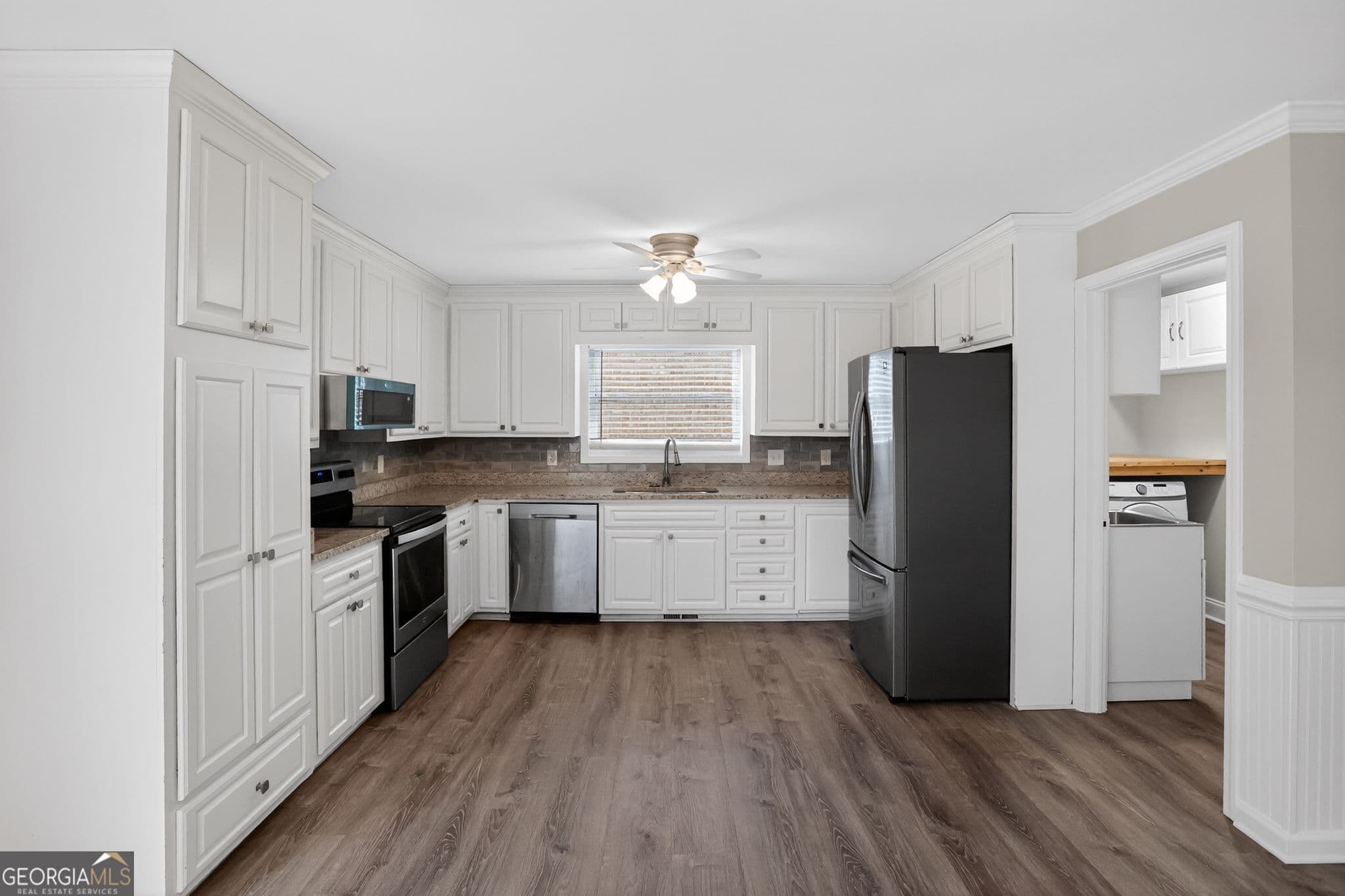 5 bedroom, 3 bathroom, 3,200 sq ft single family residence for rent at 3445 Johnson Ferry Road, Roswell, GA 30075 for $3,540 a month — photo 3