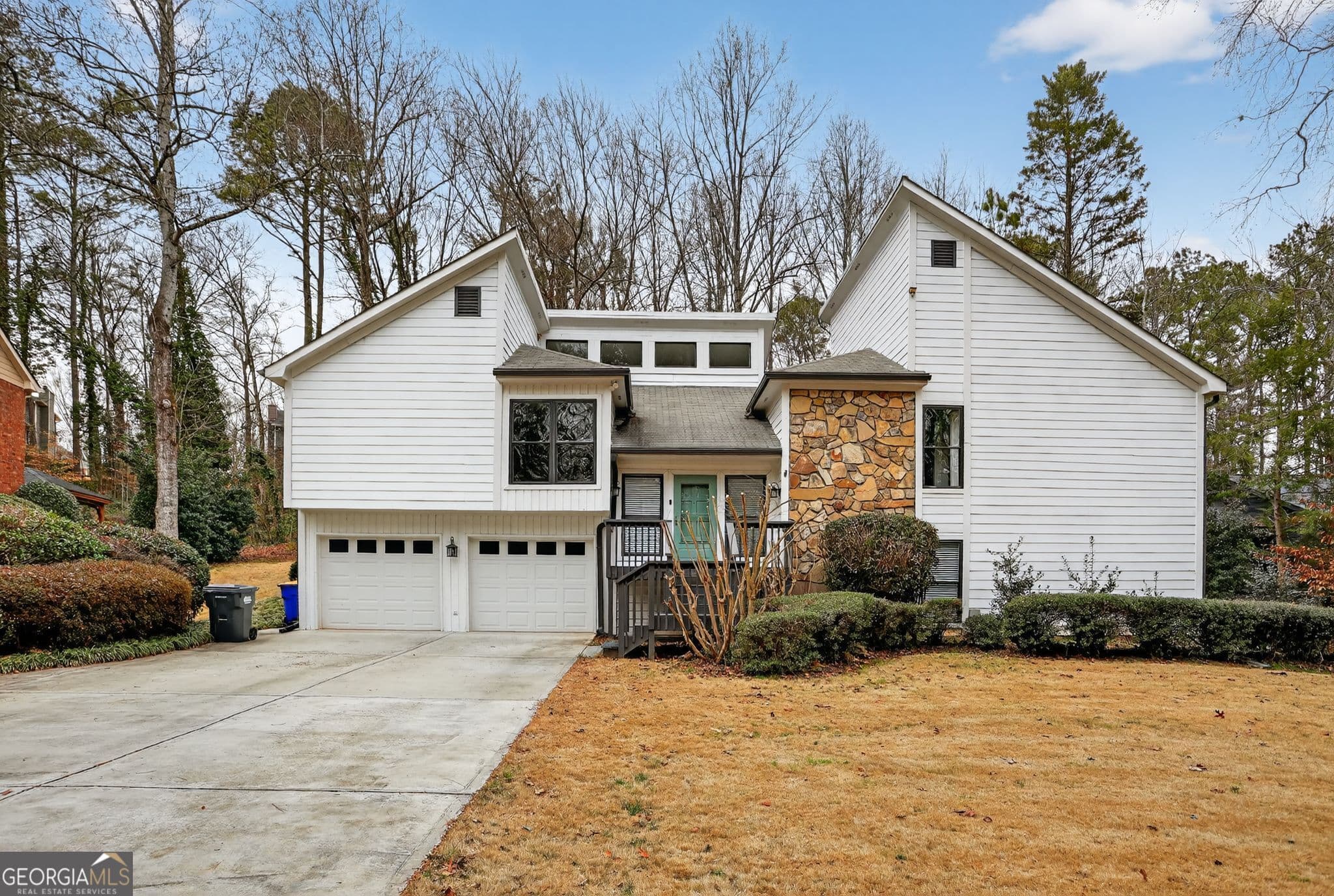 5 bedroom, 3 bathroom, 3,200 sq ft single family residence for rent at 3445 Johnson Ferry Road, Roswell, GA 30075 for $3,540 a month — photo 1 of 31