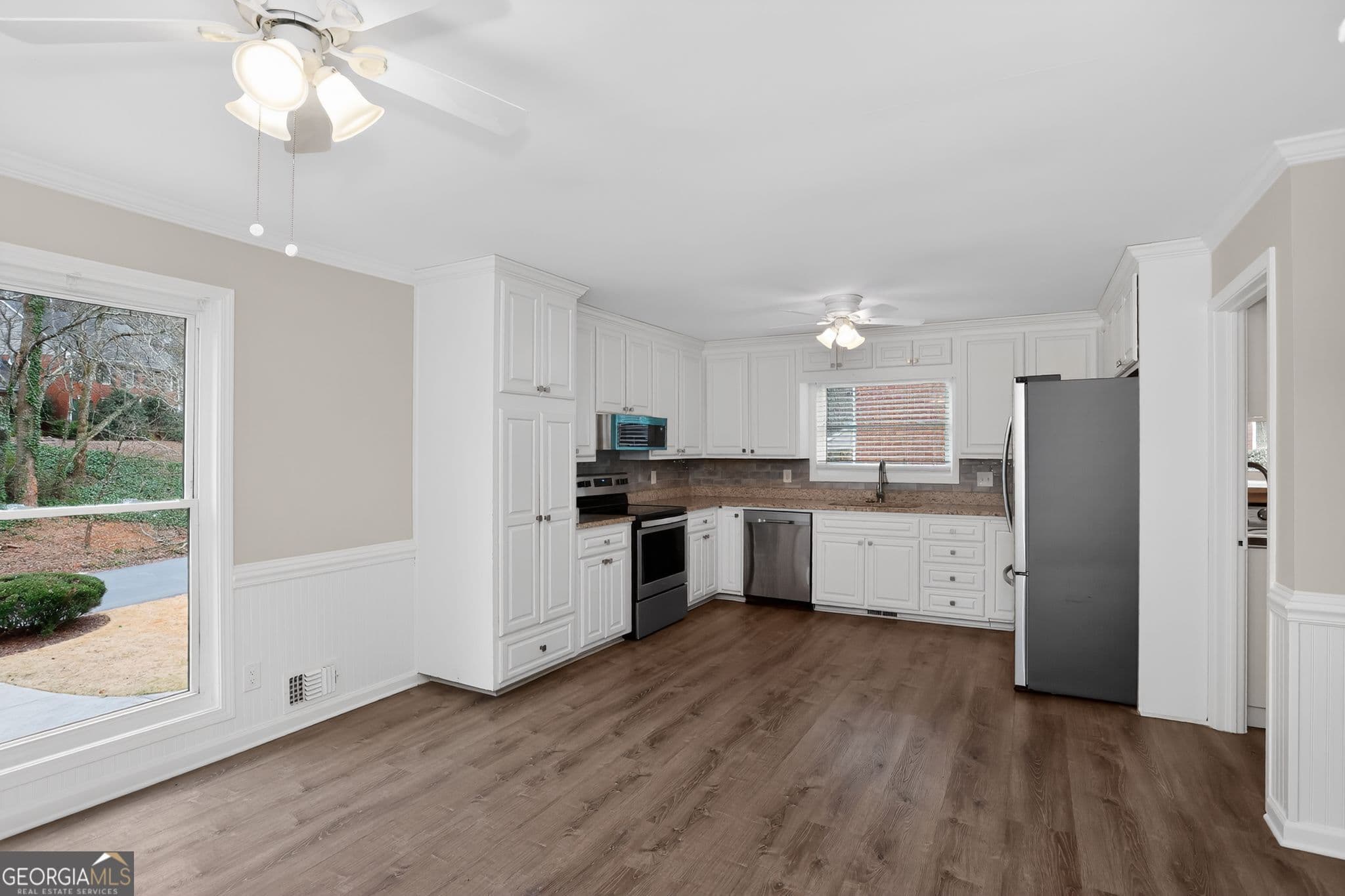 5 bedroom, 3 bathroom, 3,200 sq ft single family residence for rent at 3445 Johnson Ferry Road, Roswell, GA 30075 for $3,540 a month — photo 4