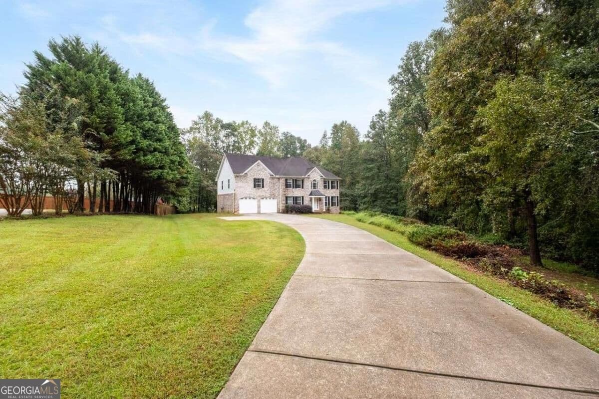 6 bedroom, 5 bathroom, 5,075 sq ft single family residence for rent at 6031 Burnt Hickory Trail, Powder Springs, GA 30127 for $3,100 a month — photo 2