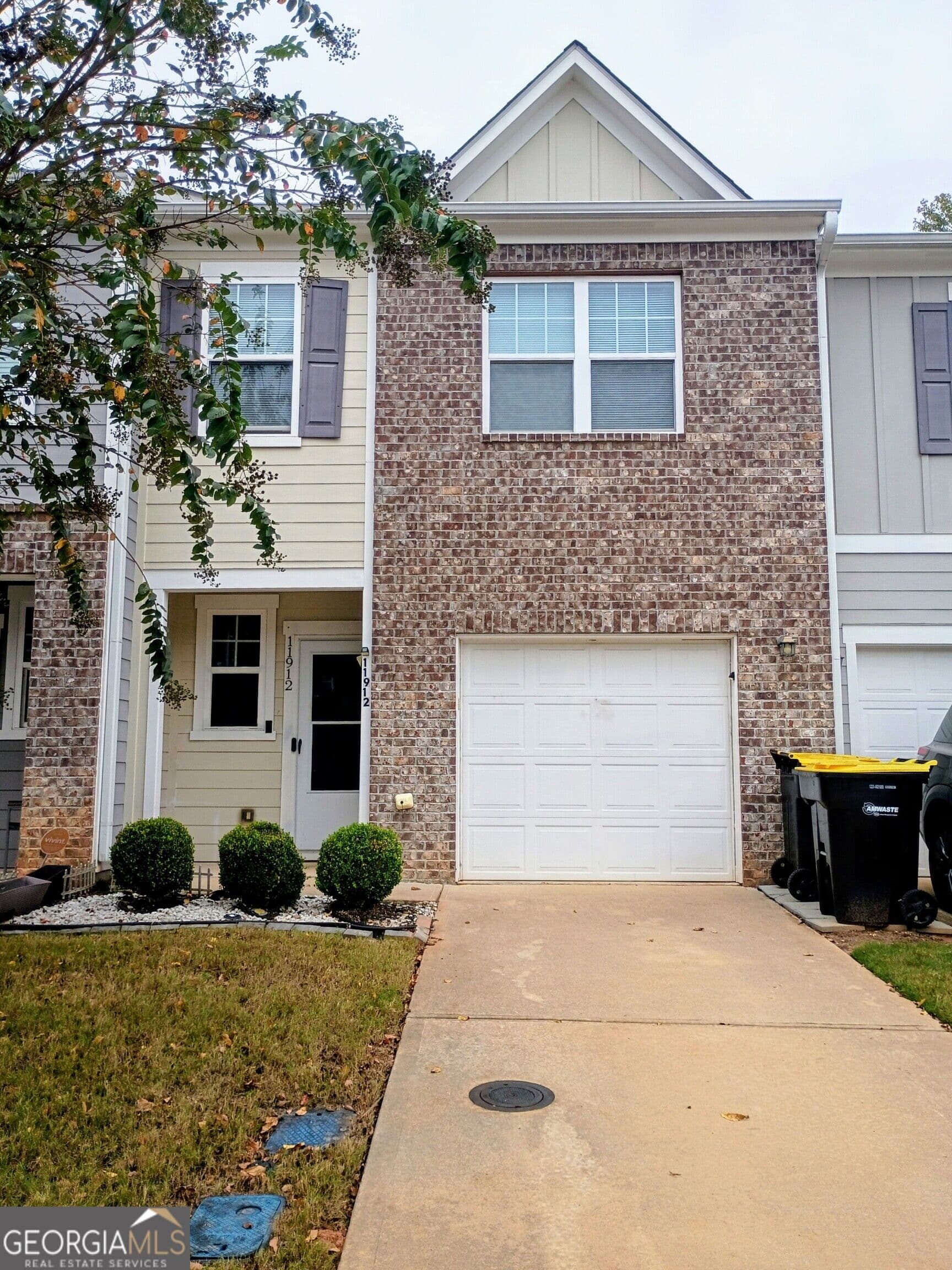 3 bedroom, 2.5 bathroom, 2,896 sq ft townhouse for rent at 11912 Fuller Street, Hampton, GA 30228 for $1,850 a month