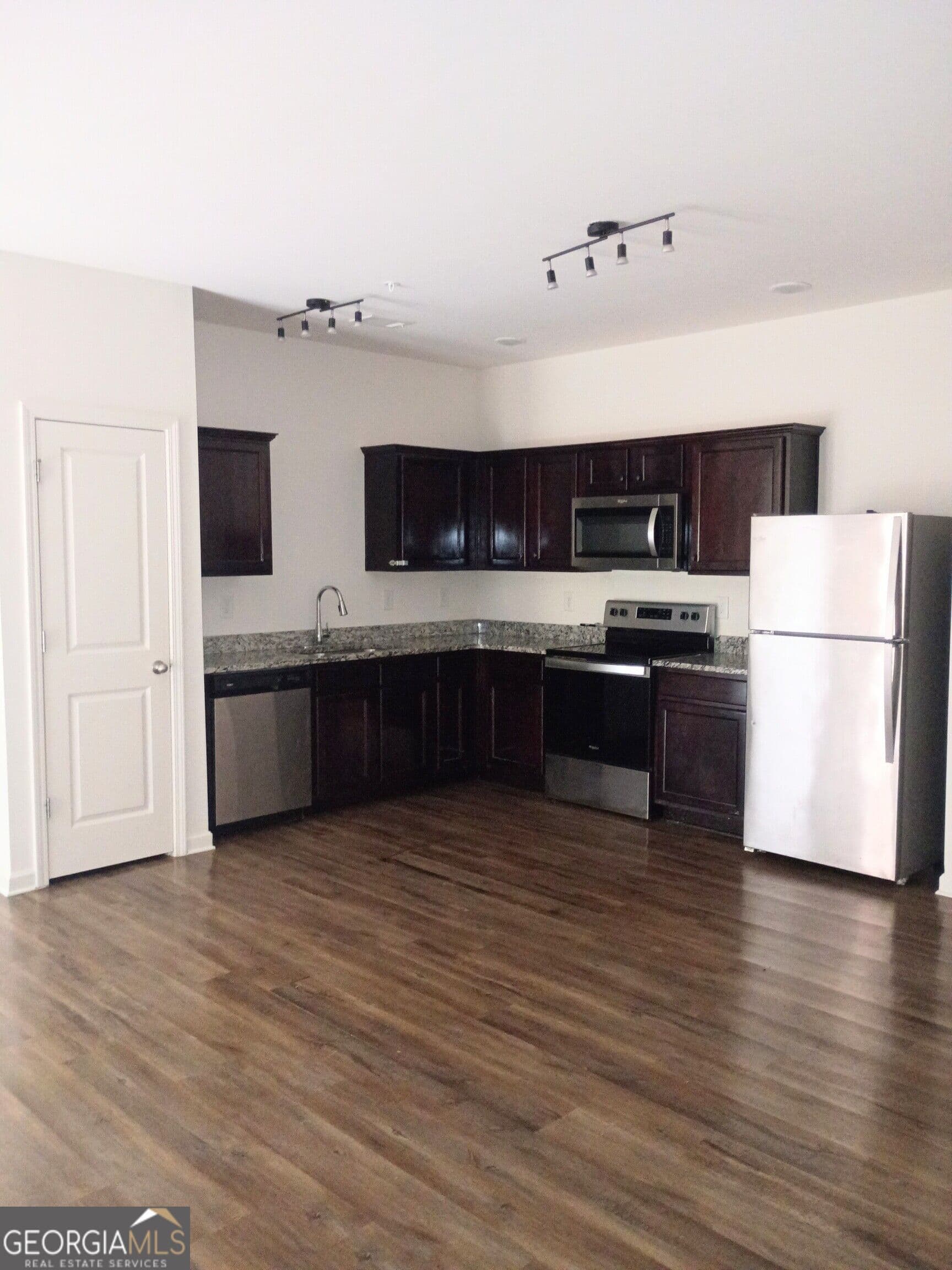 3 bedroom, 2.5 bathroom, 2,896 sq ft townhouse for rent at 11912 Fuller Street, Hampton, GA 30228 for $1,850 a month — photo 8