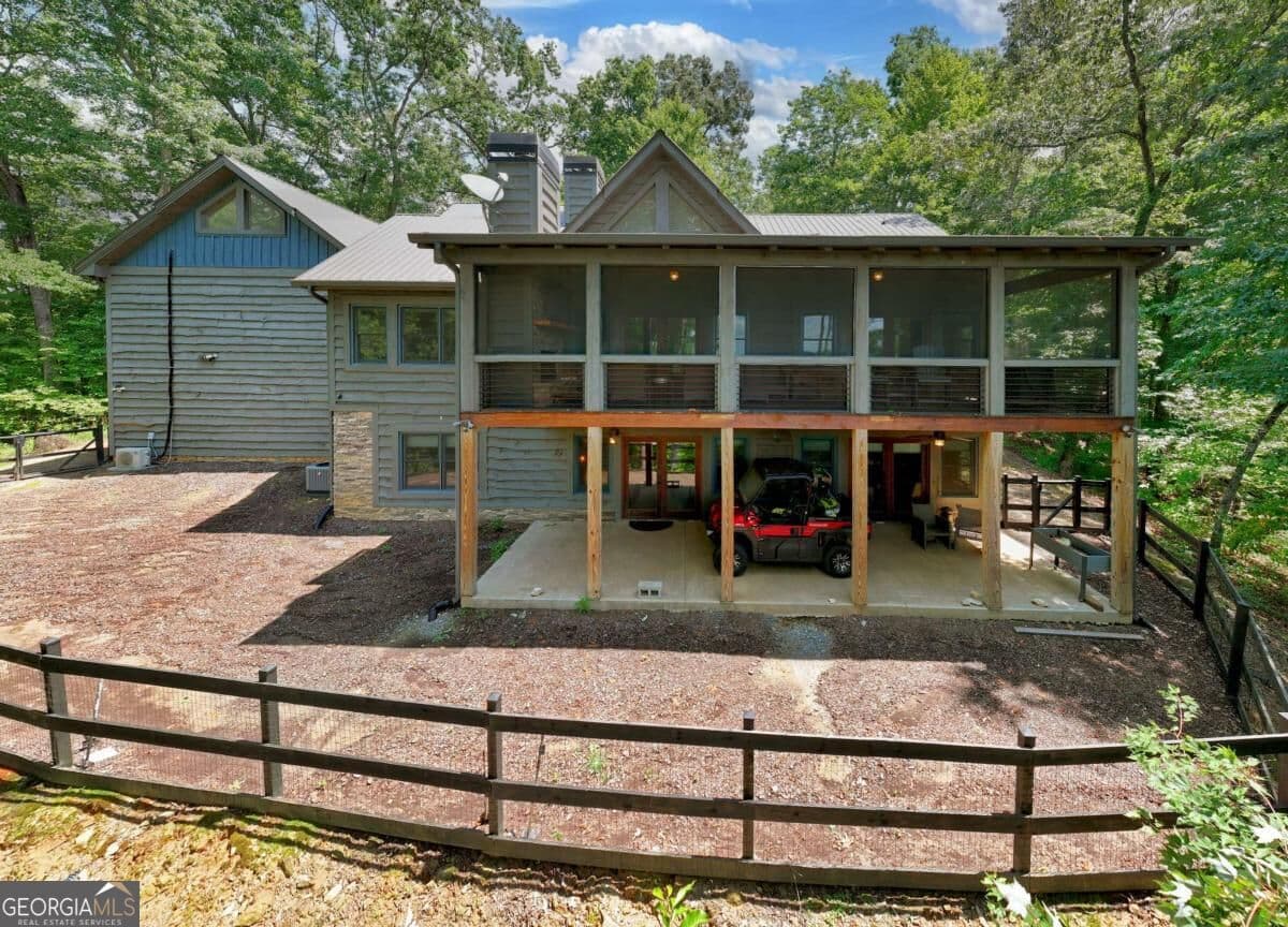 5 bedroom, 3.5 bathroom, 3,882 sq ft cabin,single family residence for sale at 274 Hot House Drive, Mineral Bluff, GA 30559 — photo 3