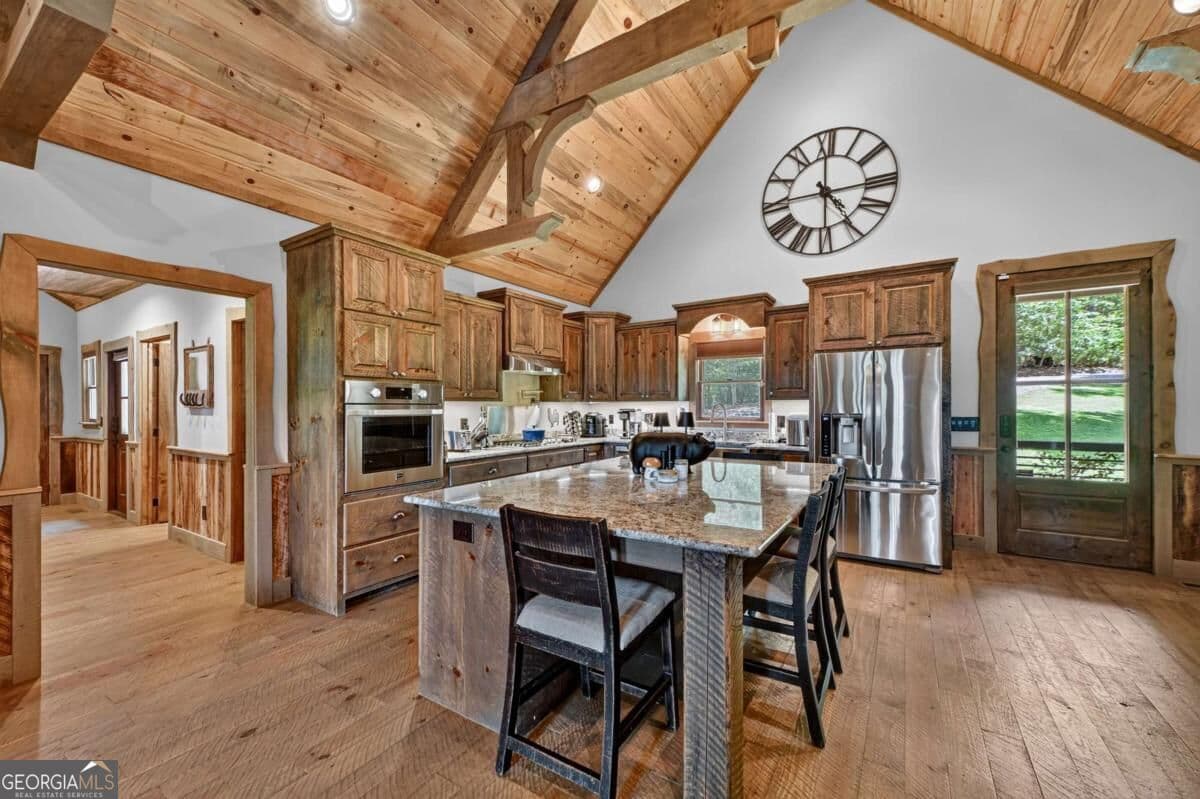 5 bedroom, 3.5 bathroom, 3,882 sq ft cabin,single family residence for sale at 274 Hot House Drive, Mineral Bluff, GA 30559 — photo 9
