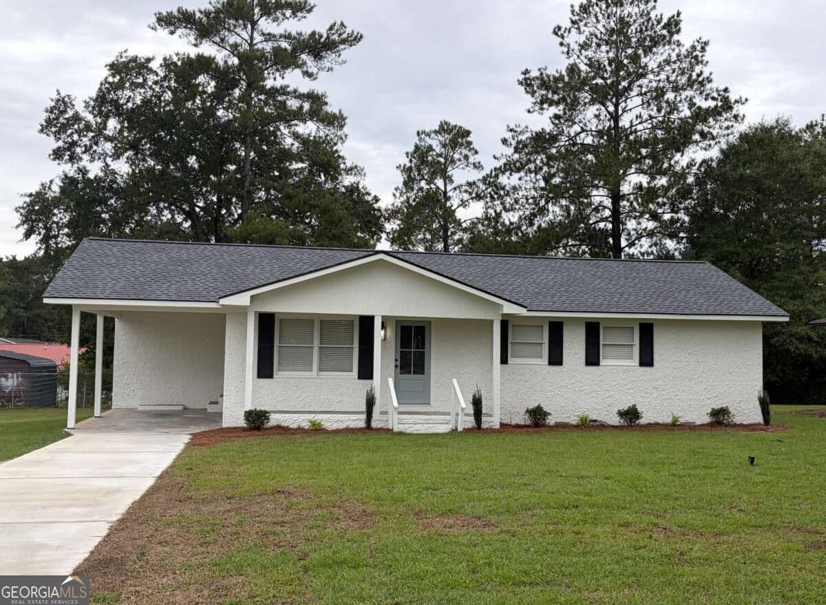 3 bedroom, 2 bathroom, 1,056 sq ft single family residence for sale at 1320 Newton Drive, Tifton, GA 31794