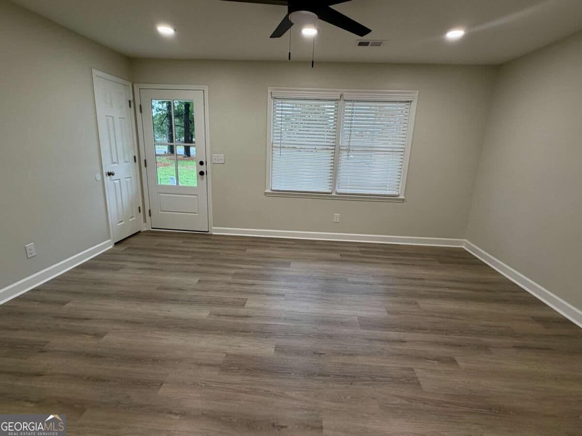 3 bedroom, 2 bathroom, 1,056 sq ft single family residence for sale at 1320 Newton Drive, Tifton, GA 31794 — photo 9