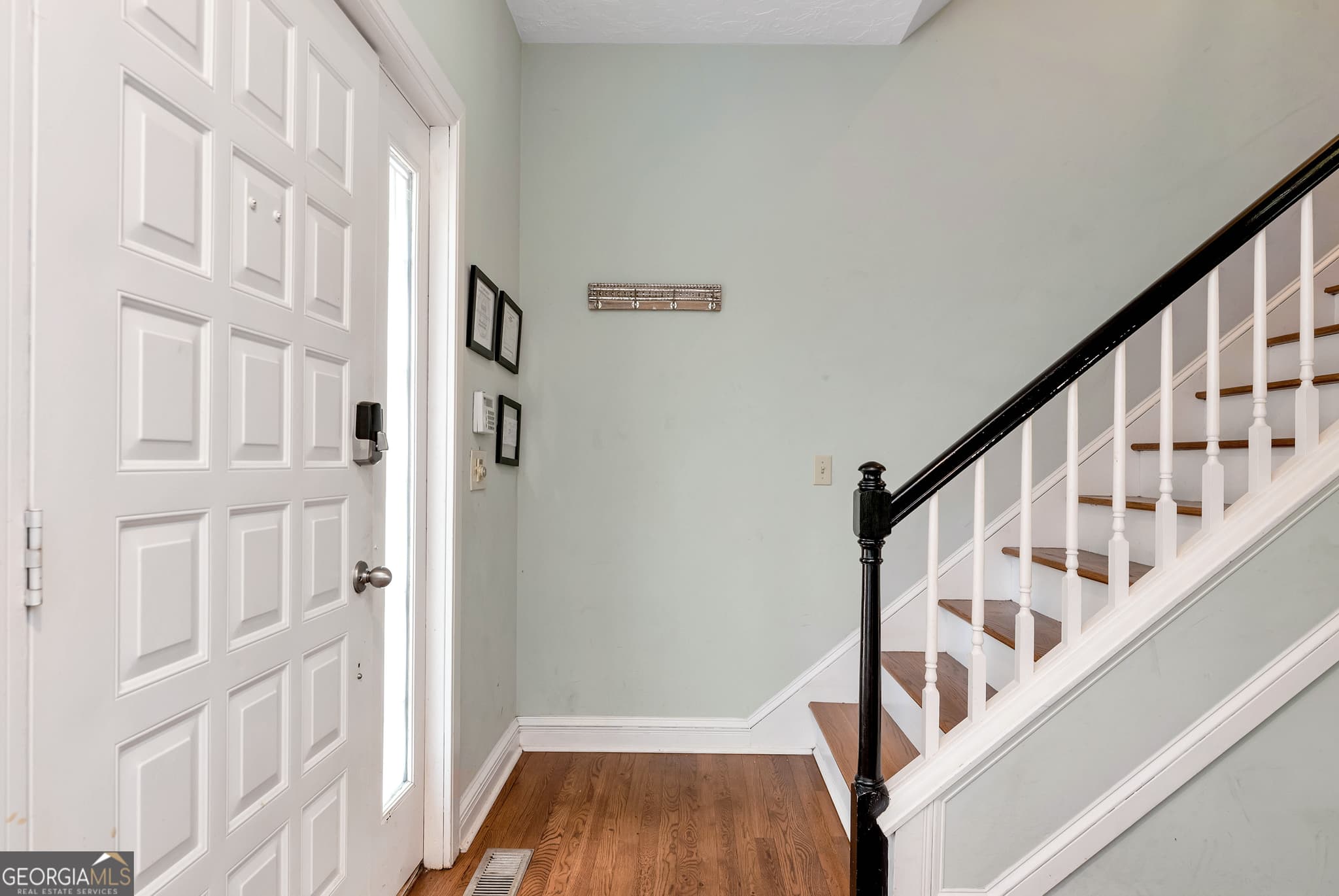3 bedroom, 2.5 bathroom, 2,656 sq ft single family residence for sale at 3978 Pine Shore Circle, Gainesville, GA 30501 — photo 10