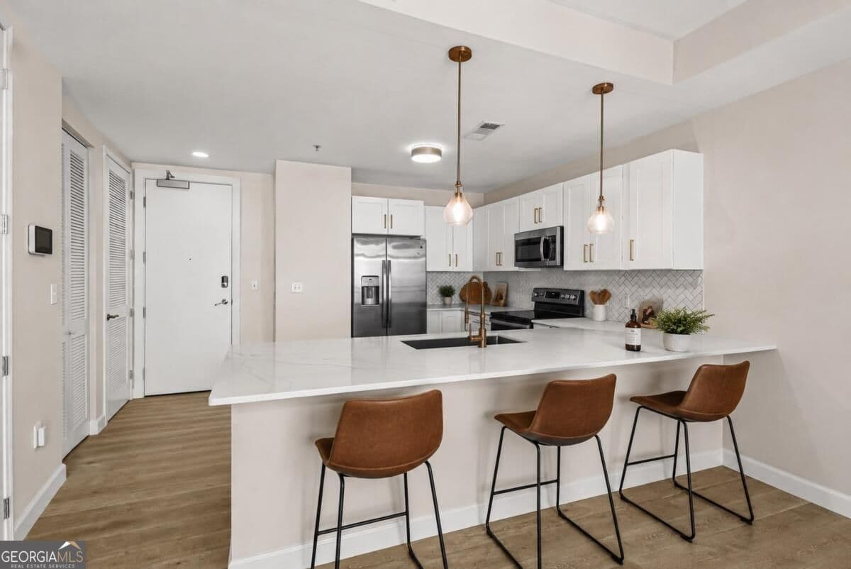 1 bedroom, 1.5 bathroom, 901 sq ft condominium for rent at 711 Cosmopolitan Drive 622, Atlanta, GA 30324 for $2,000 a month — photo 5