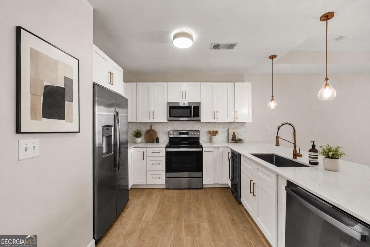 1 bedroom, 1.5 bathroom, 901 sq ft condominium for rent at 711 Cosmopolitan Drive 622, Atlanta, GA 30324 for $2,000 a month — photo 4