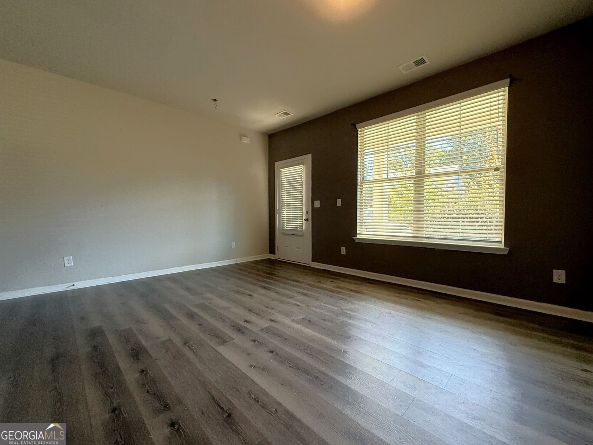4 bedroom, 2.5 bathroom, 2,269 sq ft single family residence for rent at 209 McGinnis Circle, Calhoun, GA 30701 for $1,995 a month — photo 5