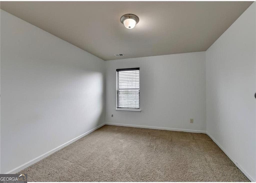 5 bedroom, 3.5 bathroom, 3,499 sq ft single family residence for sale at 1376 Castleberry Drive, Buford, GA 30518 — photo 4