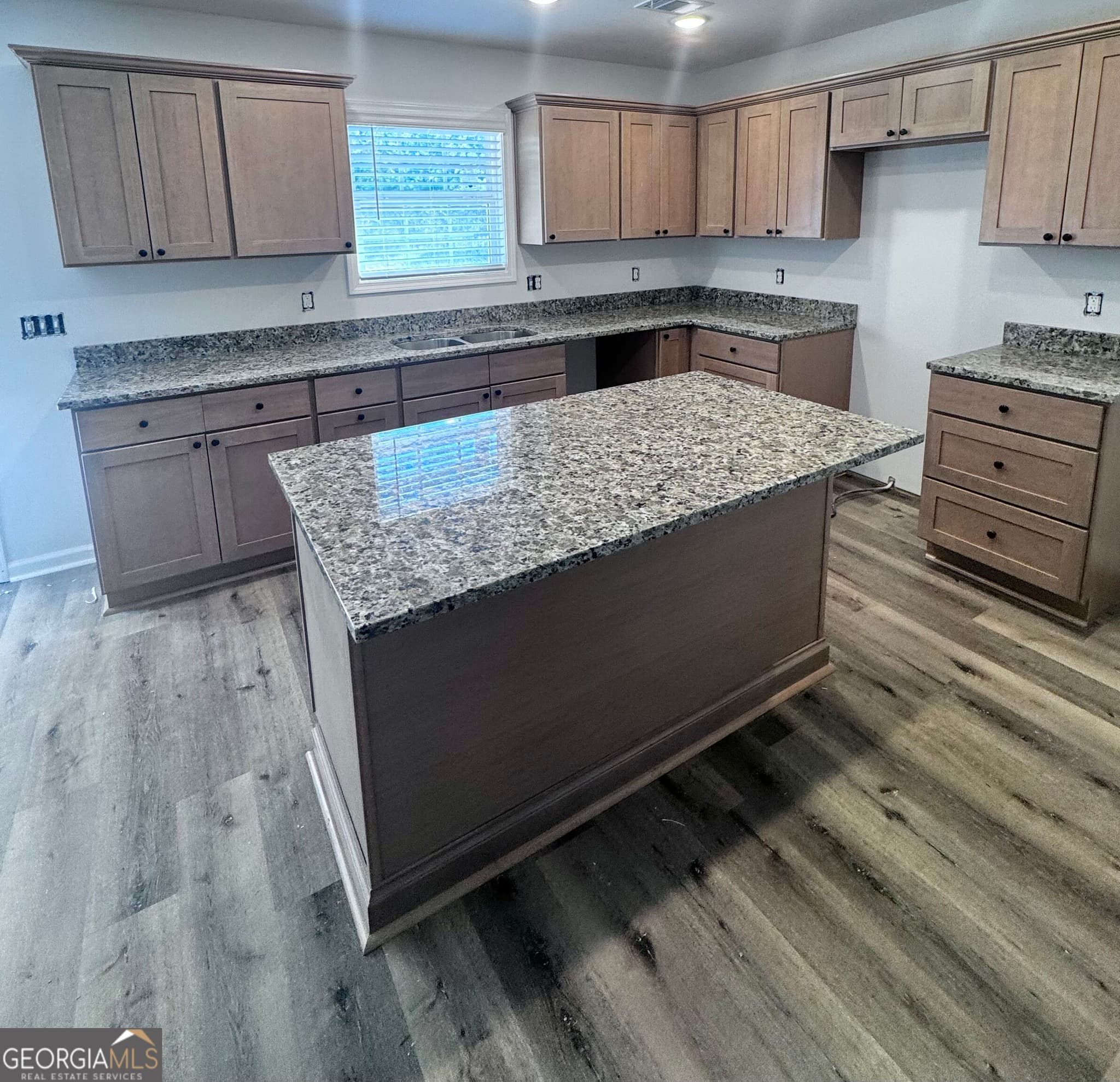 3 bedroom, 2 bathroom, 1,400 sq ft single family residence for sale at 65 Crestview Lane, Claxton, GA 30417 — photo 2