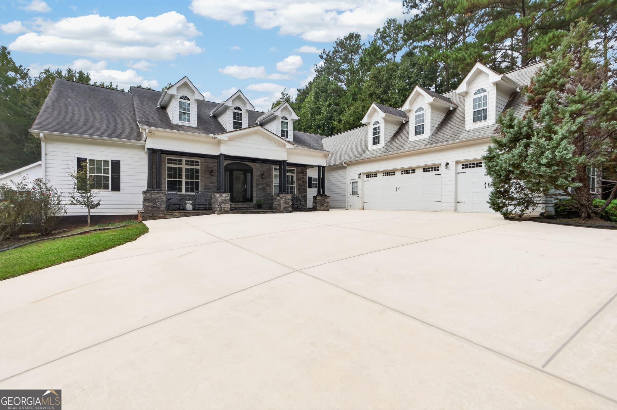 4 bedroom, 5.5 bathroom, 4,904 sq ft single family residence for sale at 582 Knox Chapel Road, Social Circle, GA 30025 — photo 2
