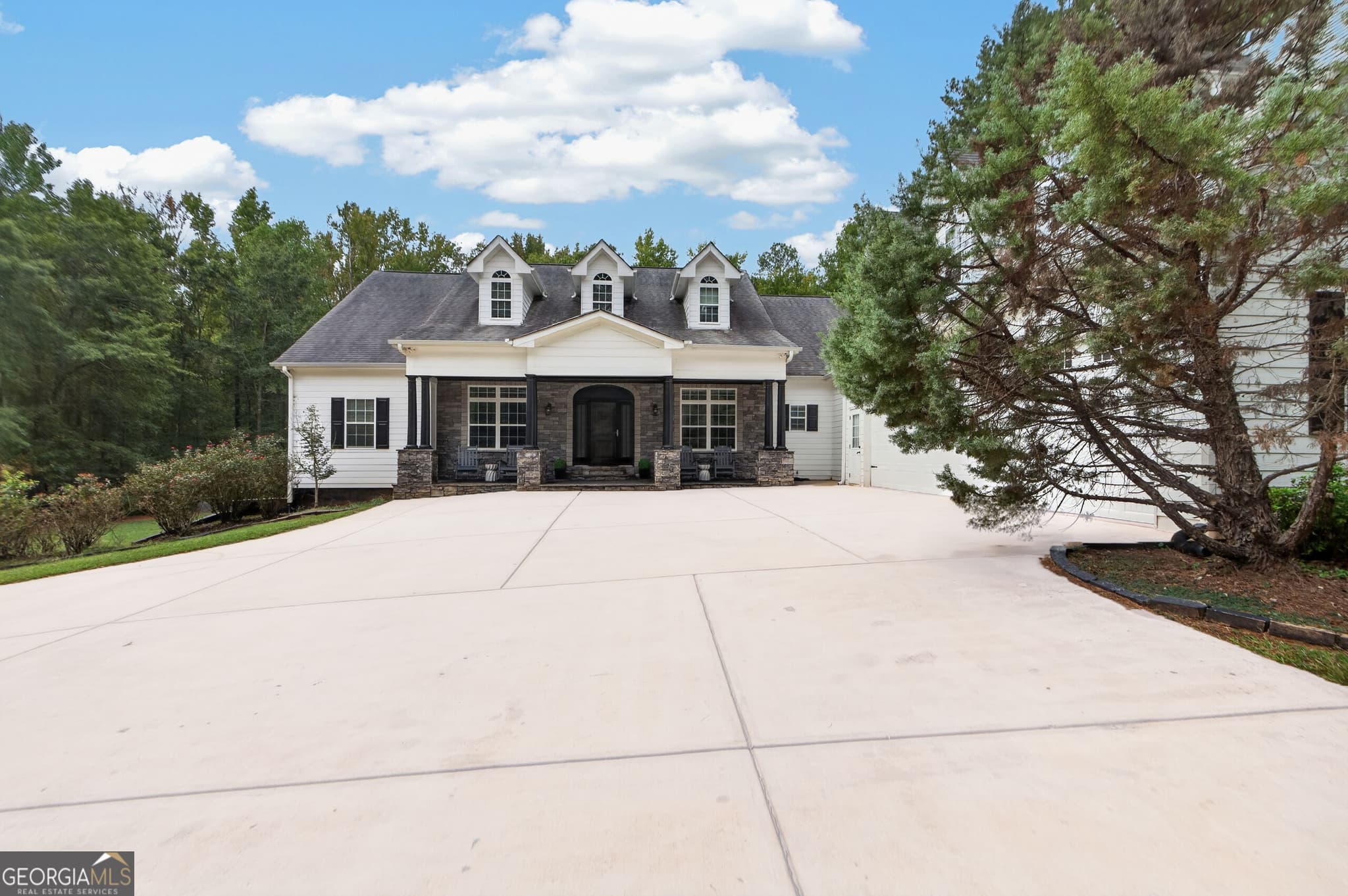 4 bedroom, 5.5 bathroom, 4,904 sq ft single family residence for sale at 582 Knox Chapel Road, Social Circle, GA 30025 — photo 3