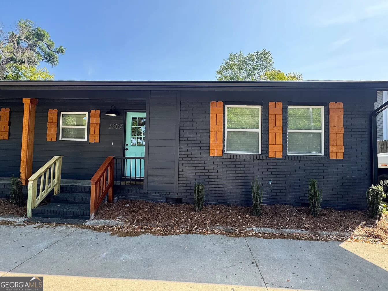 6 bedroom, 6 bathroom, 3,086 sq ft single family residence for sale at 1107/1109 N. Oak Street 1107 & 1109, Valdosta, GA 31601 — photo 2