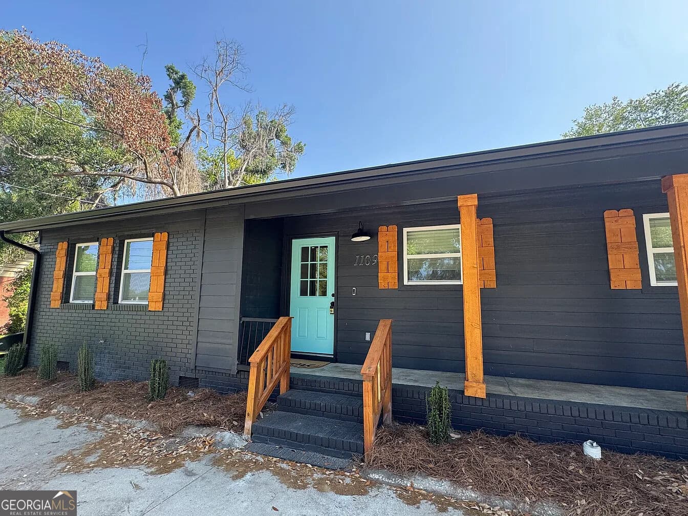 6 bedroom, 6 bathroom, 3,086 sq ft single family residence for sale at 1107/1109 N. Oak Street 1107 & 1109, Valdosta, GA 31601 — photo 3