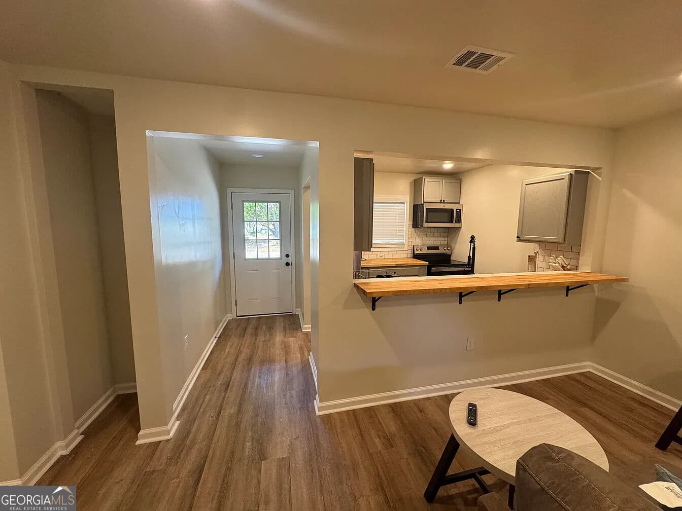6 bedroom, 6 bathroom, 3,086 sq ft single family residence for sale at 1107/1109 N. Oak Street 1107 & 1109, Valdosta, GA 31601 — photo 8