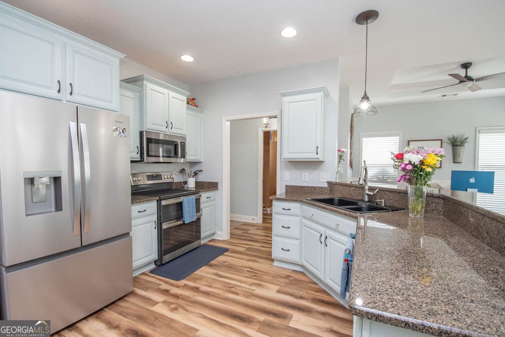 5 bedroom, 3.5 bathroom, 2,647 sq ft single family residence for sale at 128 Windsor Court, Williamson, GA 30292 — photo 6