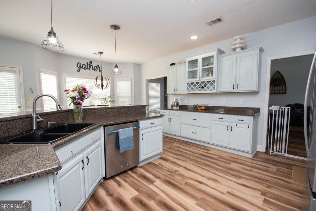 5 bedroom, 3.5 bathroom, 2,647 sq ft single family residence for sale at 128 Windsor Court, Williamson, GA 30292 — photo 8