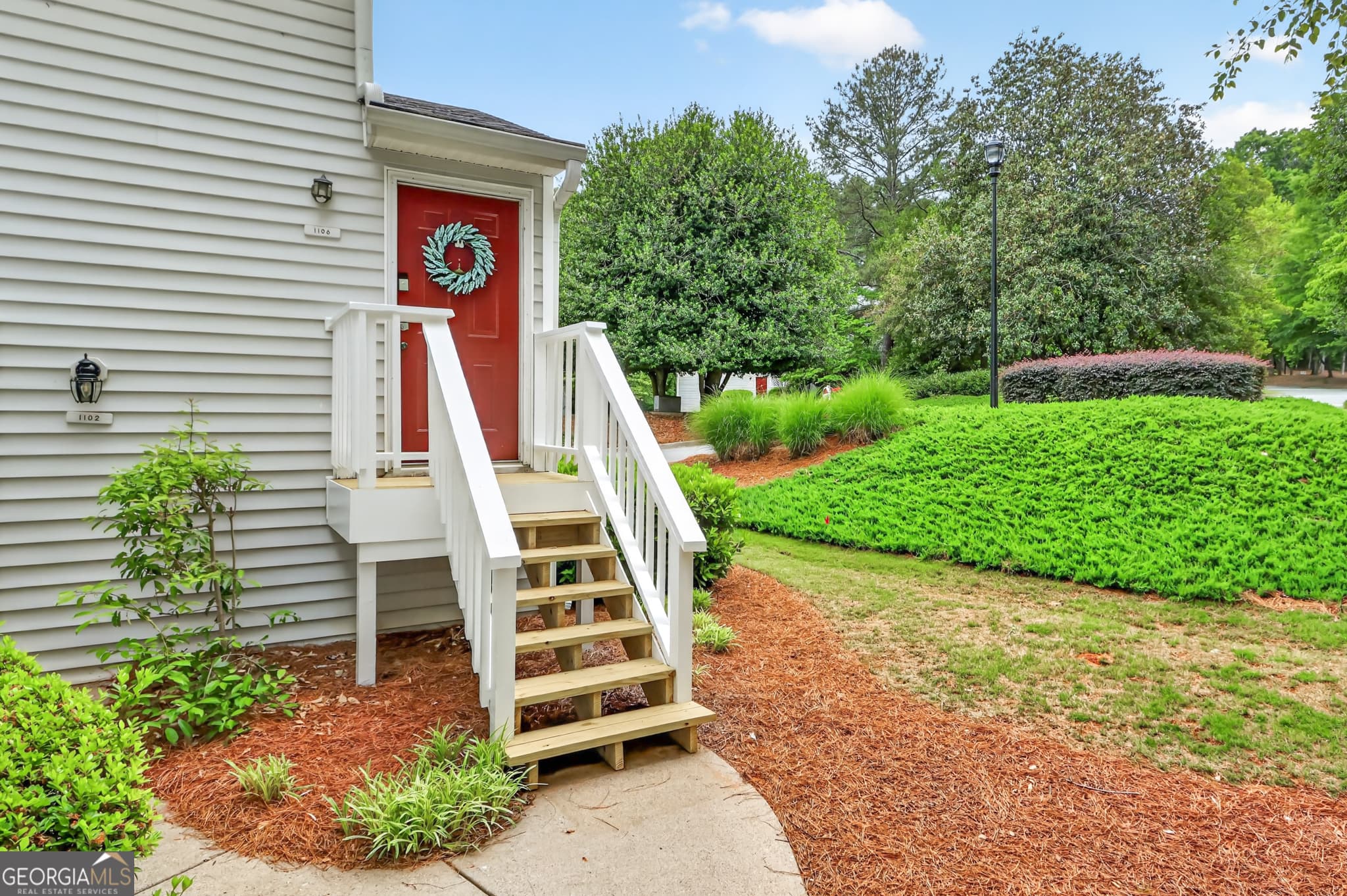 2 bedroom, 2 bathroom, 1,623 sq ft condominium sold at 1106 Glenleaf Drive, Peachtree Corners, GA 30092