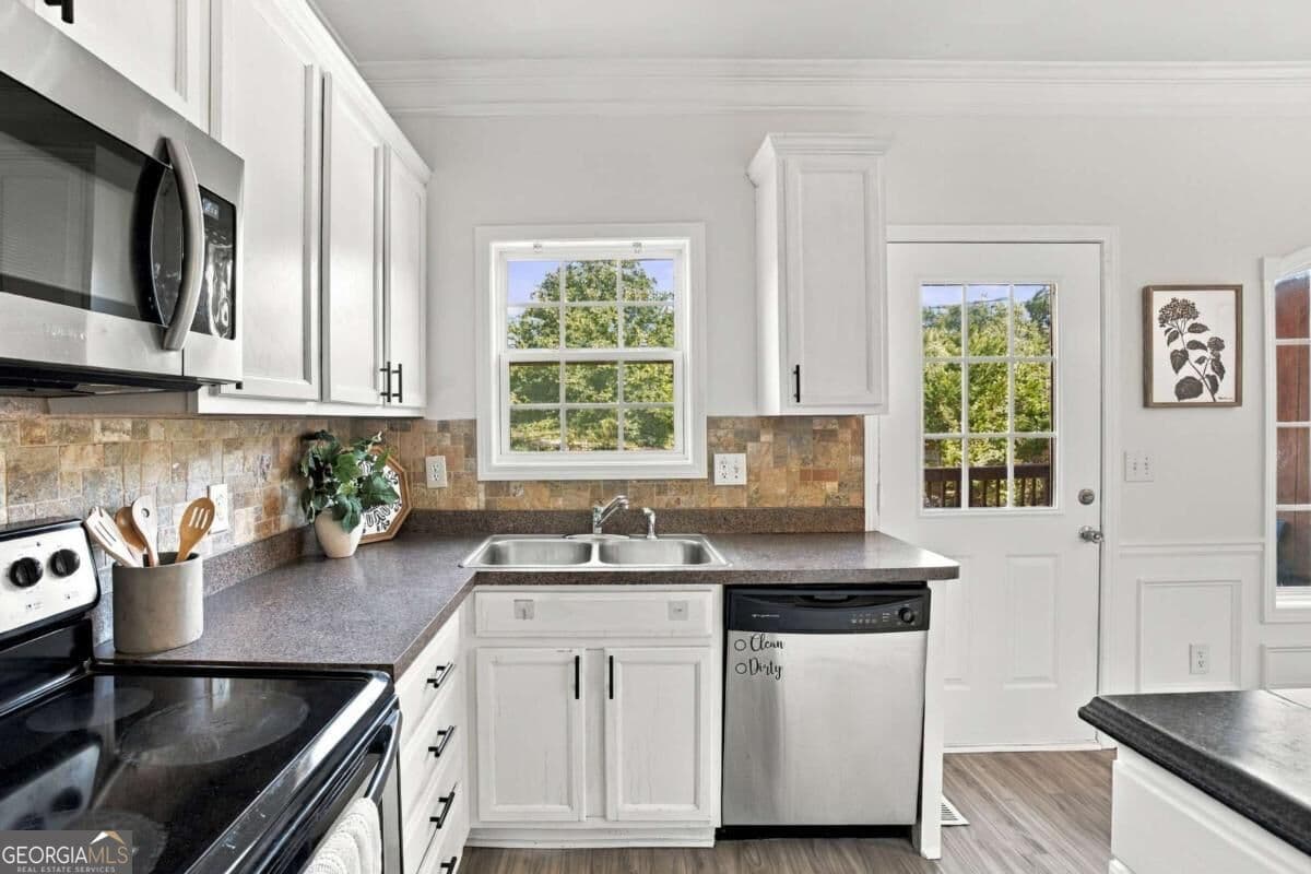 3 bedroom, 3 bathroom, 2,800 sq ft single family residence for sale at 243 Derby Court, Acworth, GA 30102 — photo 9