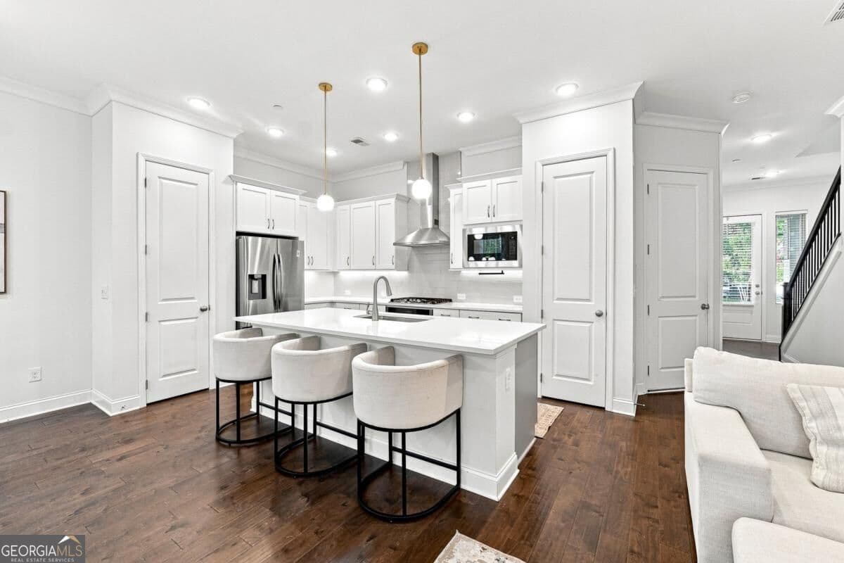 3 bedroom, 2.5 bathroom, 1,937 sq ft single family residence for sale at 100 Bastille Way, Smyrna, GA 30080 — photo 6