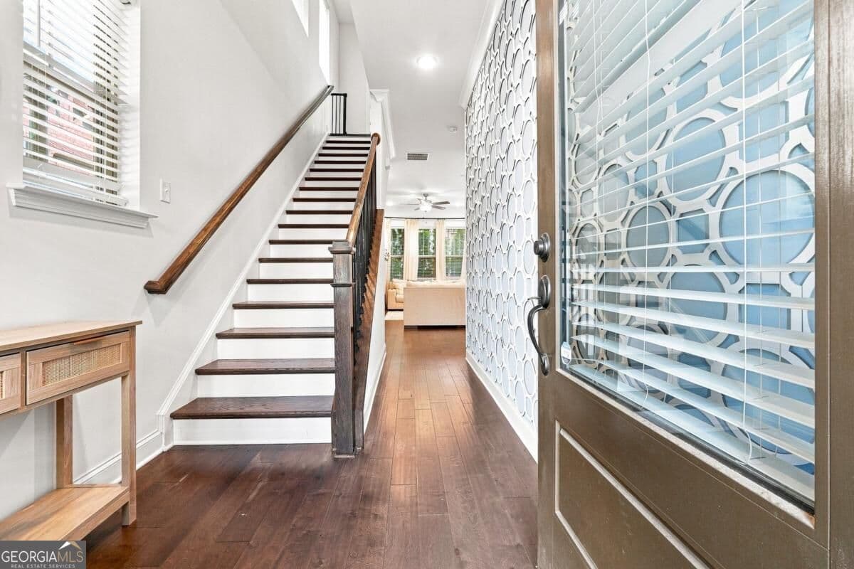 3 bedroom, 2.5 bathroom, 1,937 sq ft single family residence for sale at 100 Bastille Way, Smyrna, GA 30080 — photo 3