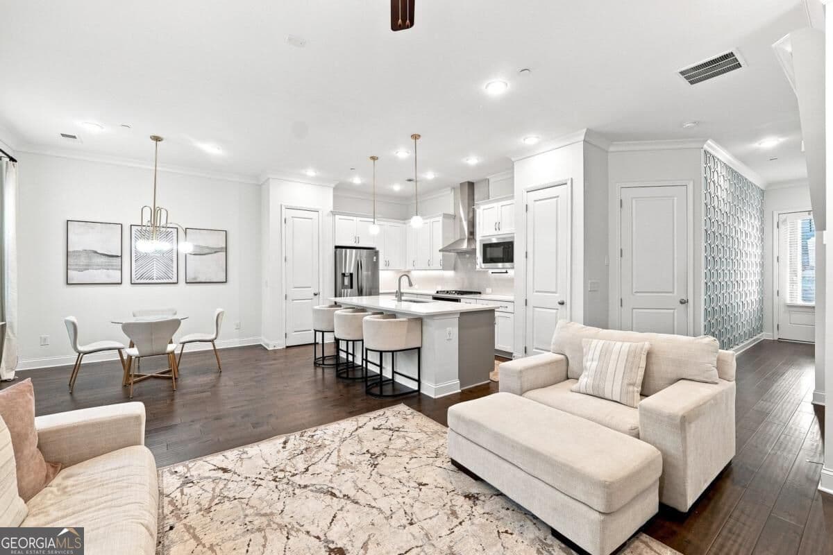 3 bedroom, 2.5 bathroom, 1,937 sq ft single family residence for sale at 100 Bastille Way, Smyrna, GA 30080 — photo 5