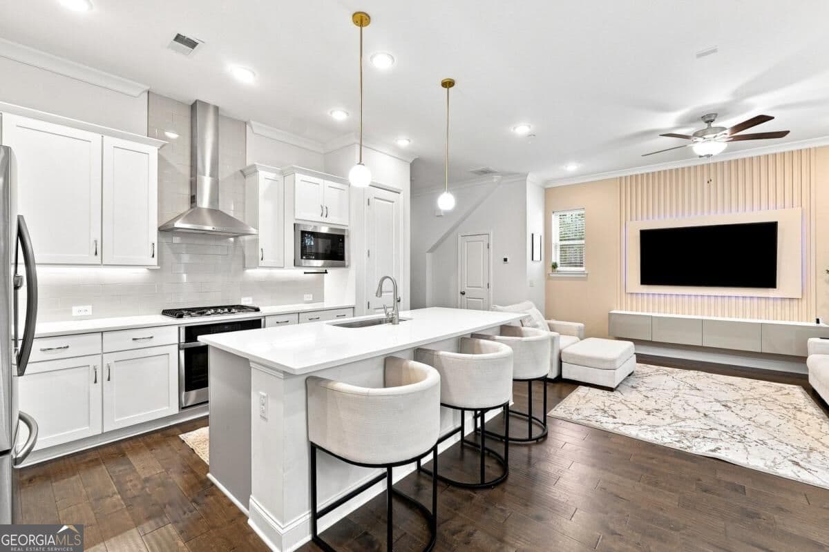 3 bedroom, 2.5 bathroom, 1,937 sq ft single family residence for sale at 100 Bastille Way, Smyrna, GA 30080 — photo 8