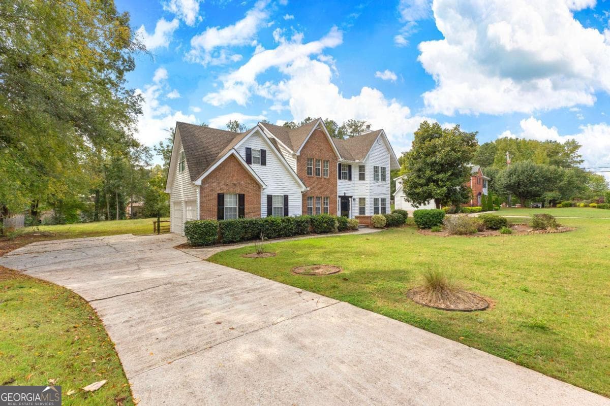 4 bedroom, 2.5 bathroom, 2,684 sq ft single family residence for sale at 103 Sherbrooke Way, Griffin, GA 30223 — photo 2