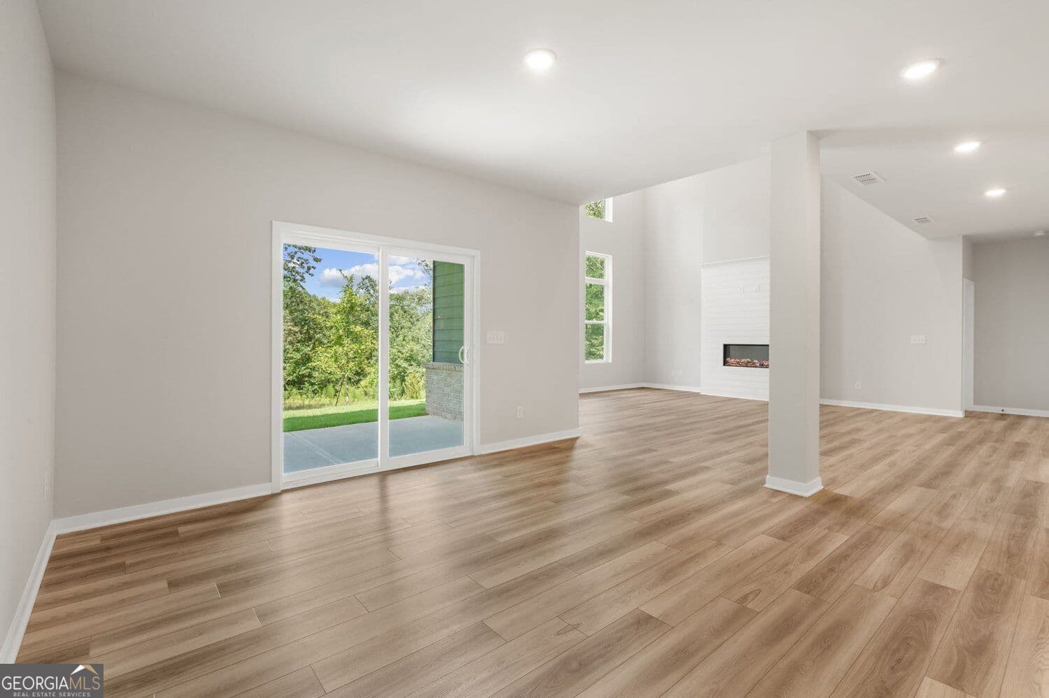 6 bedroom, 4.5 bathroom, 3,829 sq ft single family residence for sale at 140 Serenade Creek Road, Mcdonough, GA 30252 — photo 4