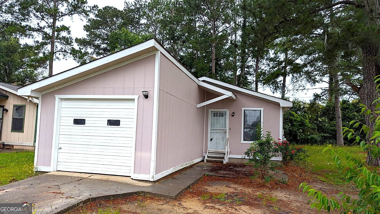 2 bedroom, 1 bathroom, 960 sq ft single family residence for rent at 100 Silas Court, Warner Robins, GA 31093 for $1,000 a month — photo 1 of 1
