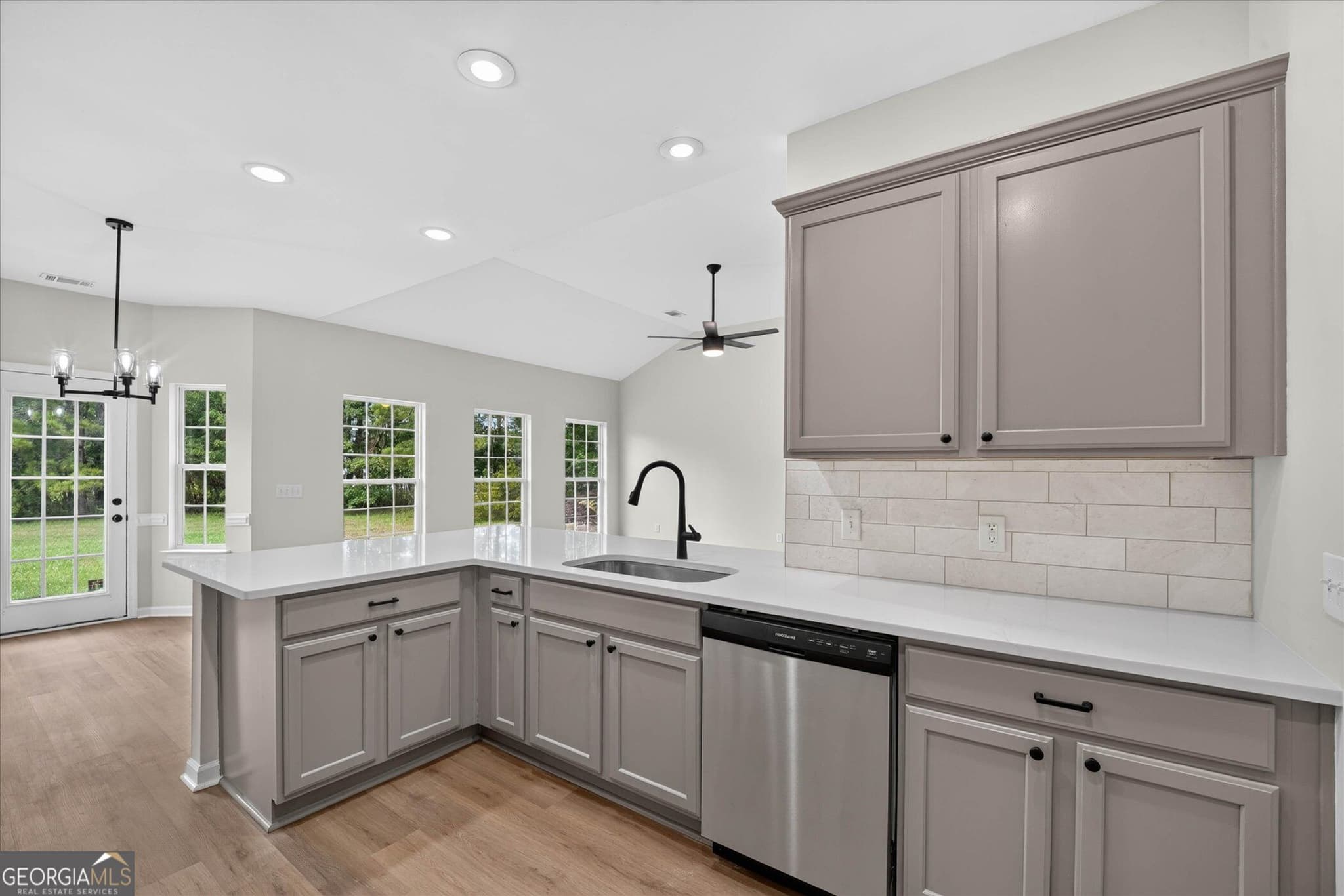 4 bedroom, 2 bathroom, 1,715 sq ft single family residence under contract at 839 Granite Lane, Savannah, GA 31419 — photo 6
